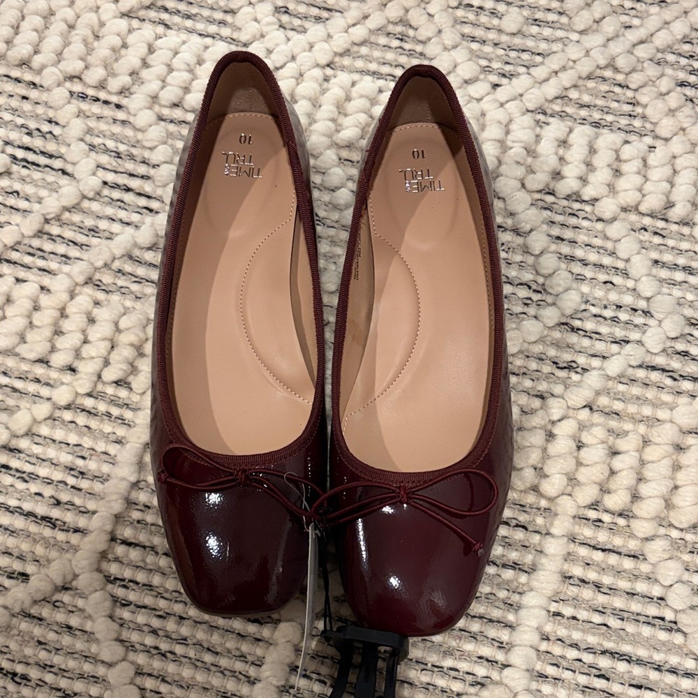 Time and Tru Women's Burgundy Patent Ballet Flats with Bow